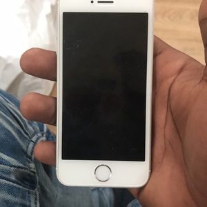 iPhone se and dell laptop both unlock